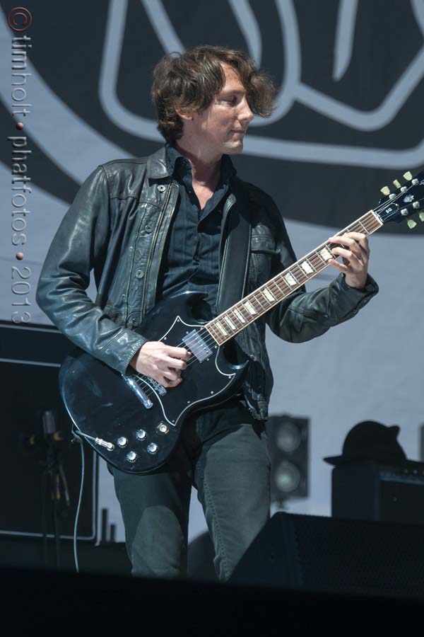 11-Kasabian-KS-HR-135