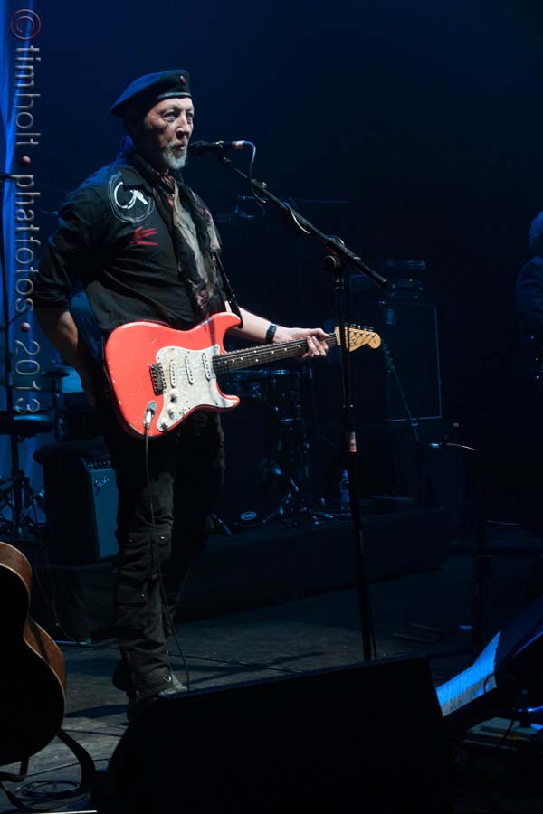 28-Richard-Thompson-RT-SB-213
