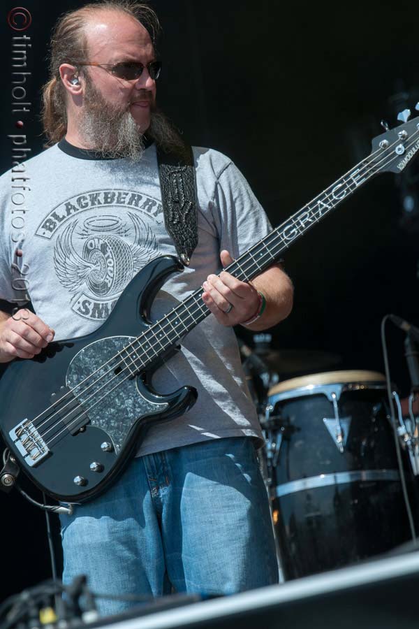 02-Zac-Brown-ZB-HR-013