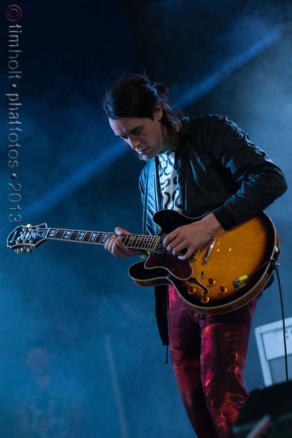 10--Klaxons-KX-HR-046